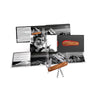 Geschenkbox des Reinhold Messner Sets, aufgeklappt mit Begleitheft, Porträtfoto und dem Taschenmesser im roten Einleger