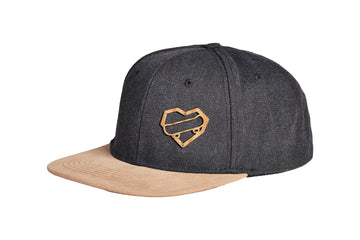 Snapback Cap mit Holzmotiv aus upcycling Holz gelasert - i love skateboarding